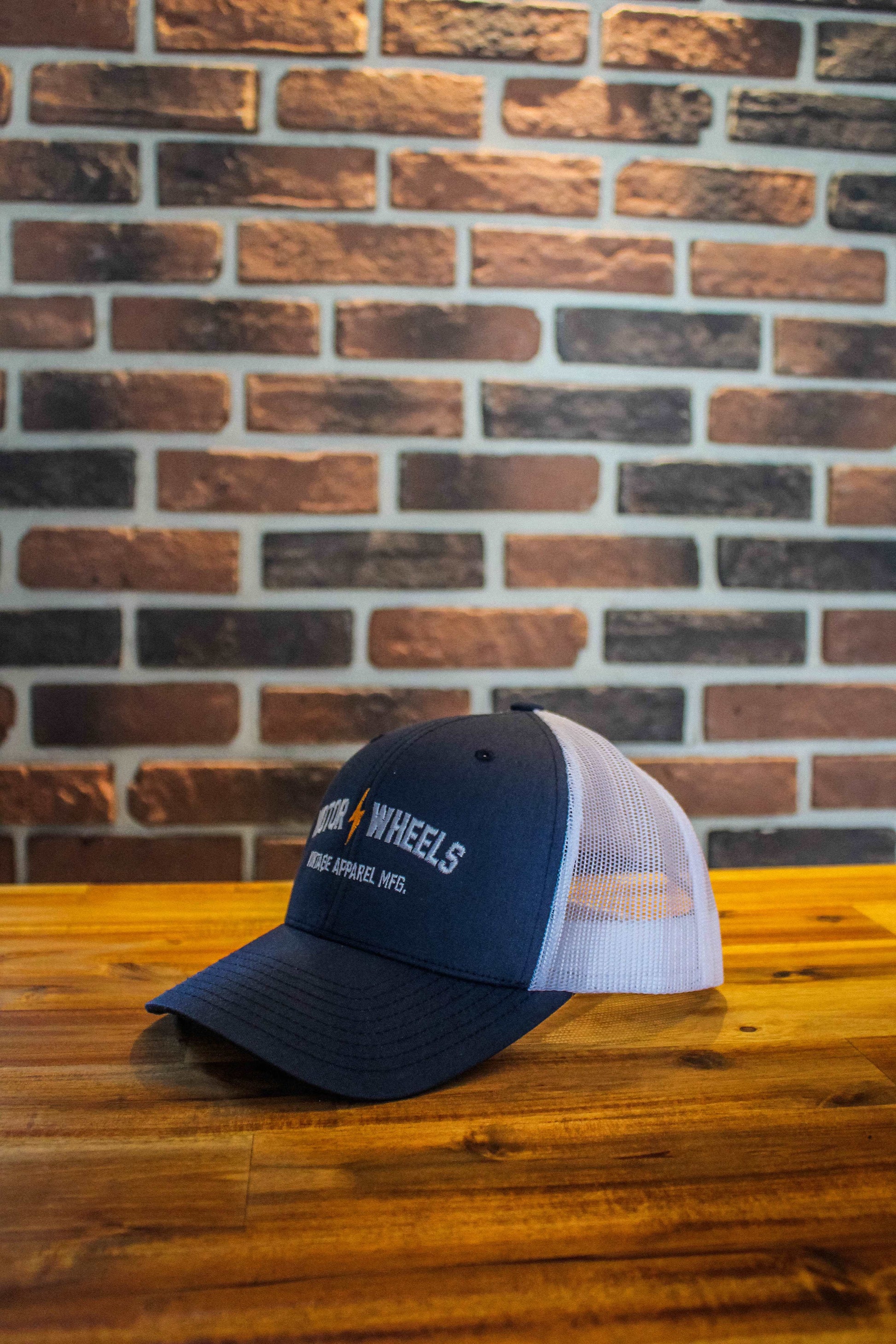 a baseball cap sitting on top of a wooden bench 