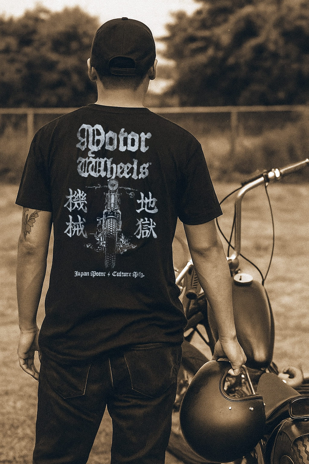 T-shirt noir "Le Puissant" Motor Wheels avec lettrage gothique blanc, crâne central et caractères japonais