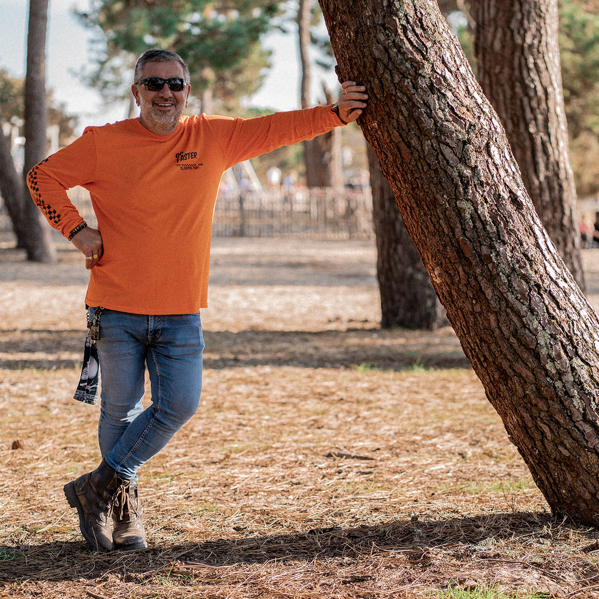 T-shirt orange "Go Faster" Motor Wheels avec visuel motard et graphisme racing style japonais