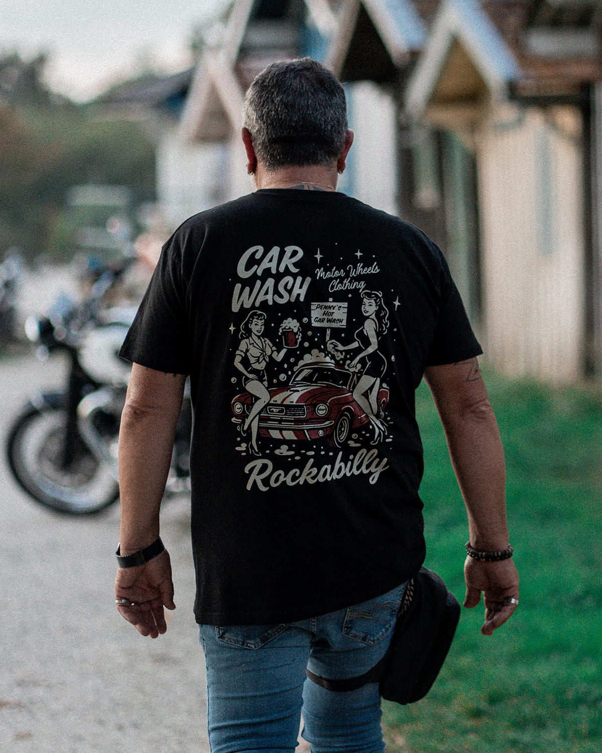 T-shirt "Penny’s Hot Car Wash" Motor Wheels avec visuel pin-up rétro et muscle cars