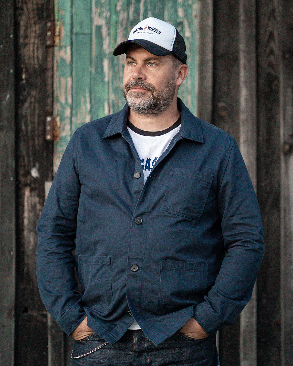 Veste de travail française "La Corvée 40" bleu marine en coton biologique, coupe standard, trois poches plaquées et boutons effet corne.