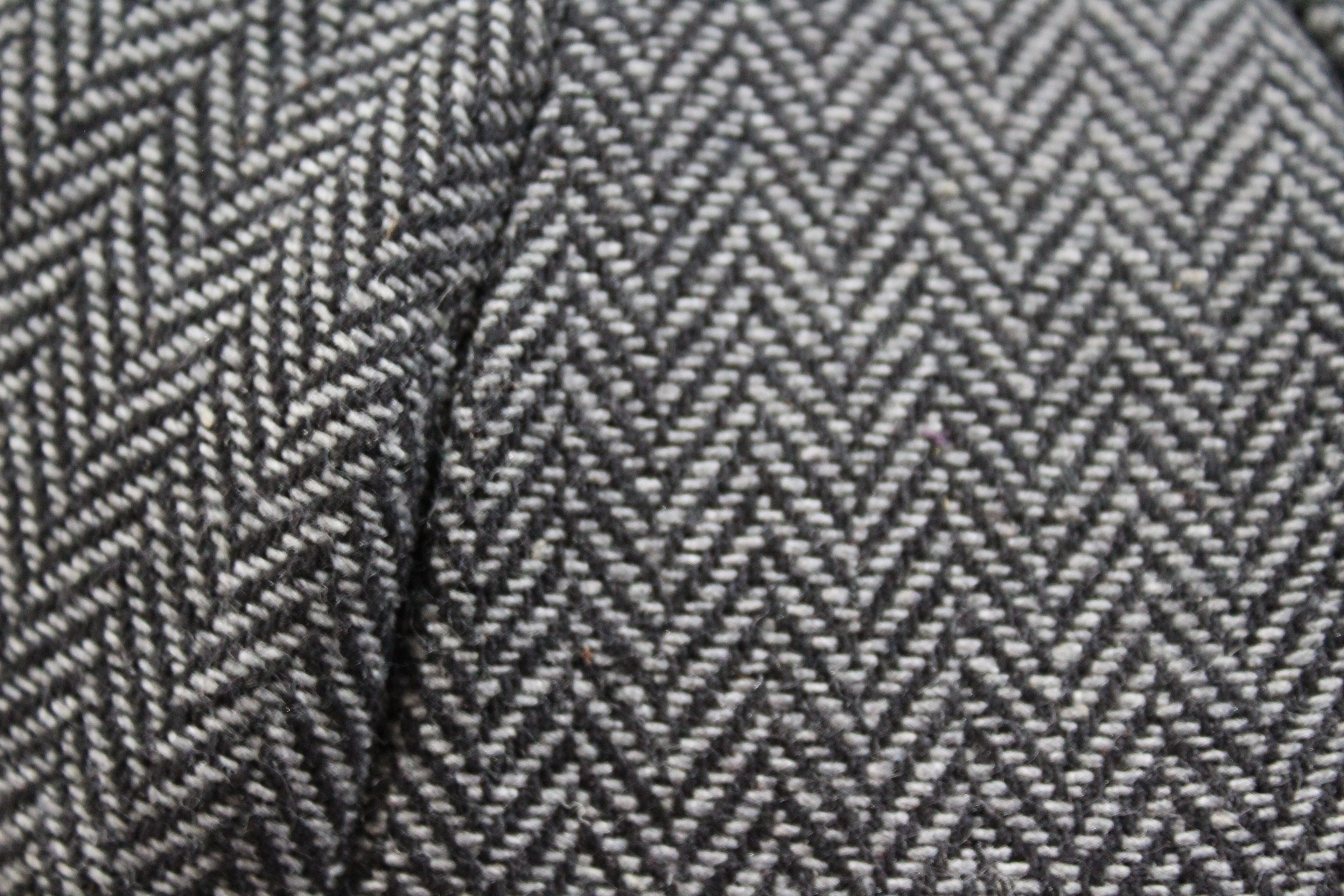 Casquette gavroche grise "Heritage" en tissu chevron, 8 panneaux et visière cousue, style vintage newsboy.