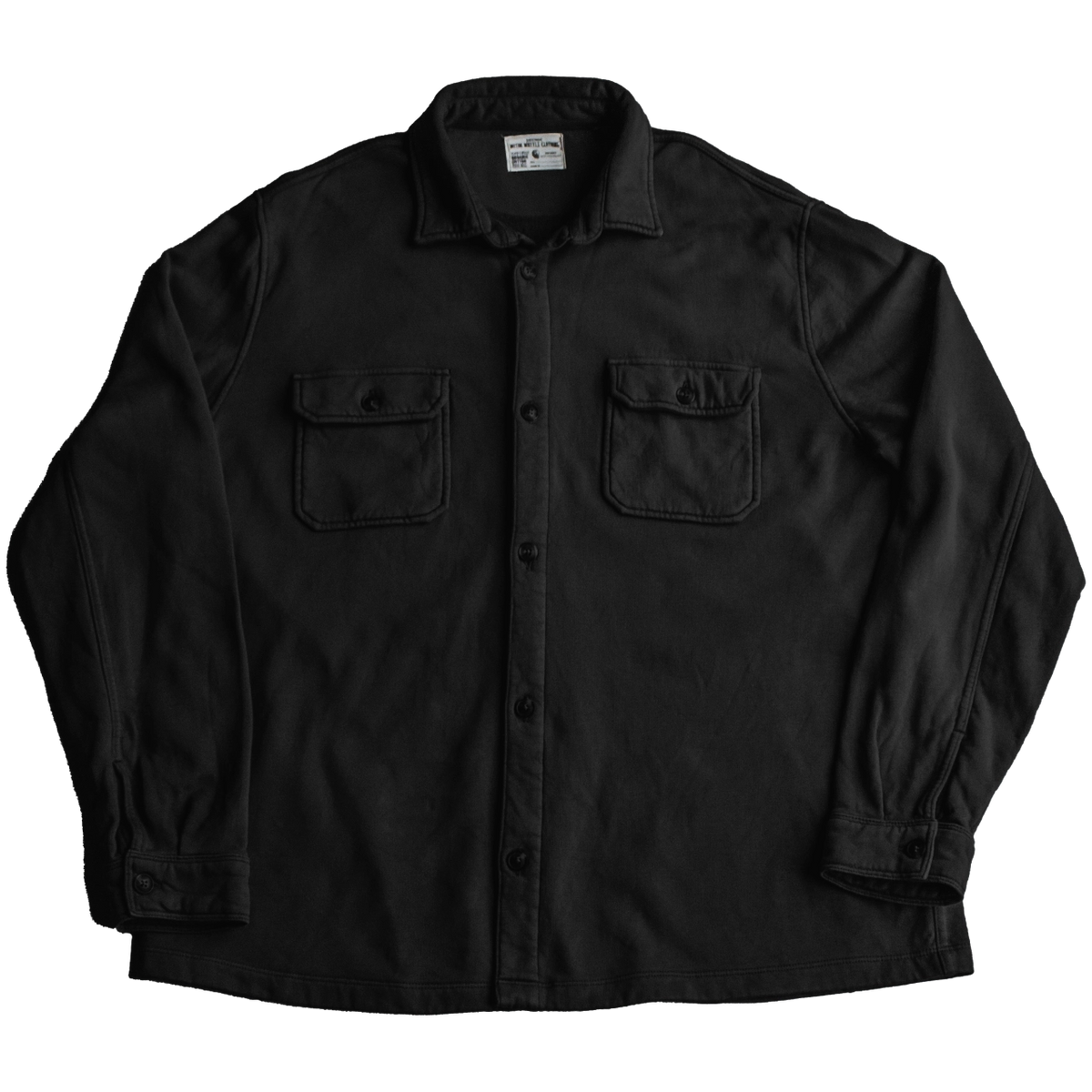 surchemise workwear noire Motor Wheels Clothing en coton biologique, style vintage, avec poches poitrine et boutons contrastés.