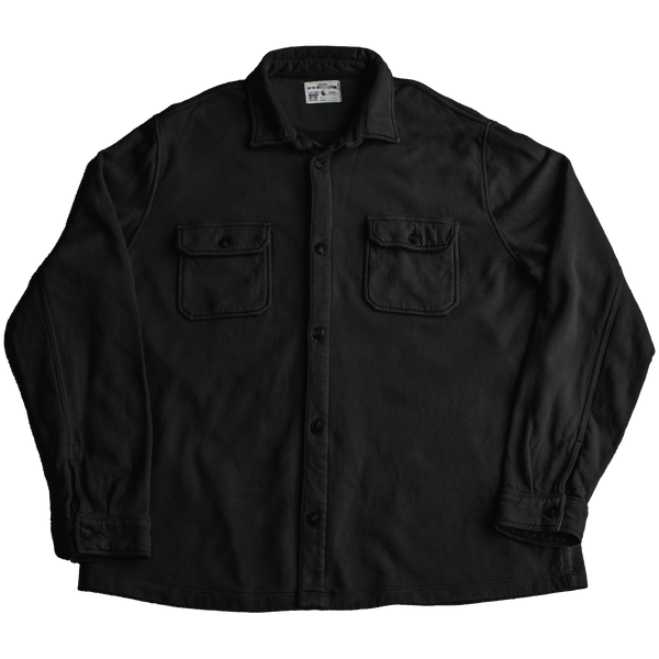 surchemise workwear noire Motor Wheels Clothing en coton biologique, style vintage, avec poches poitrine et boutons contrastés.