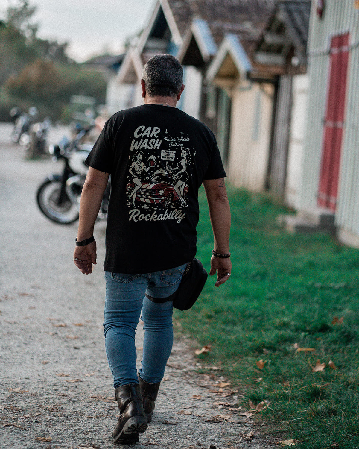 T-shirt "Penny’s Hot Car Wash" Motor Wheels avec visuel pin-up rétro et muscle cars