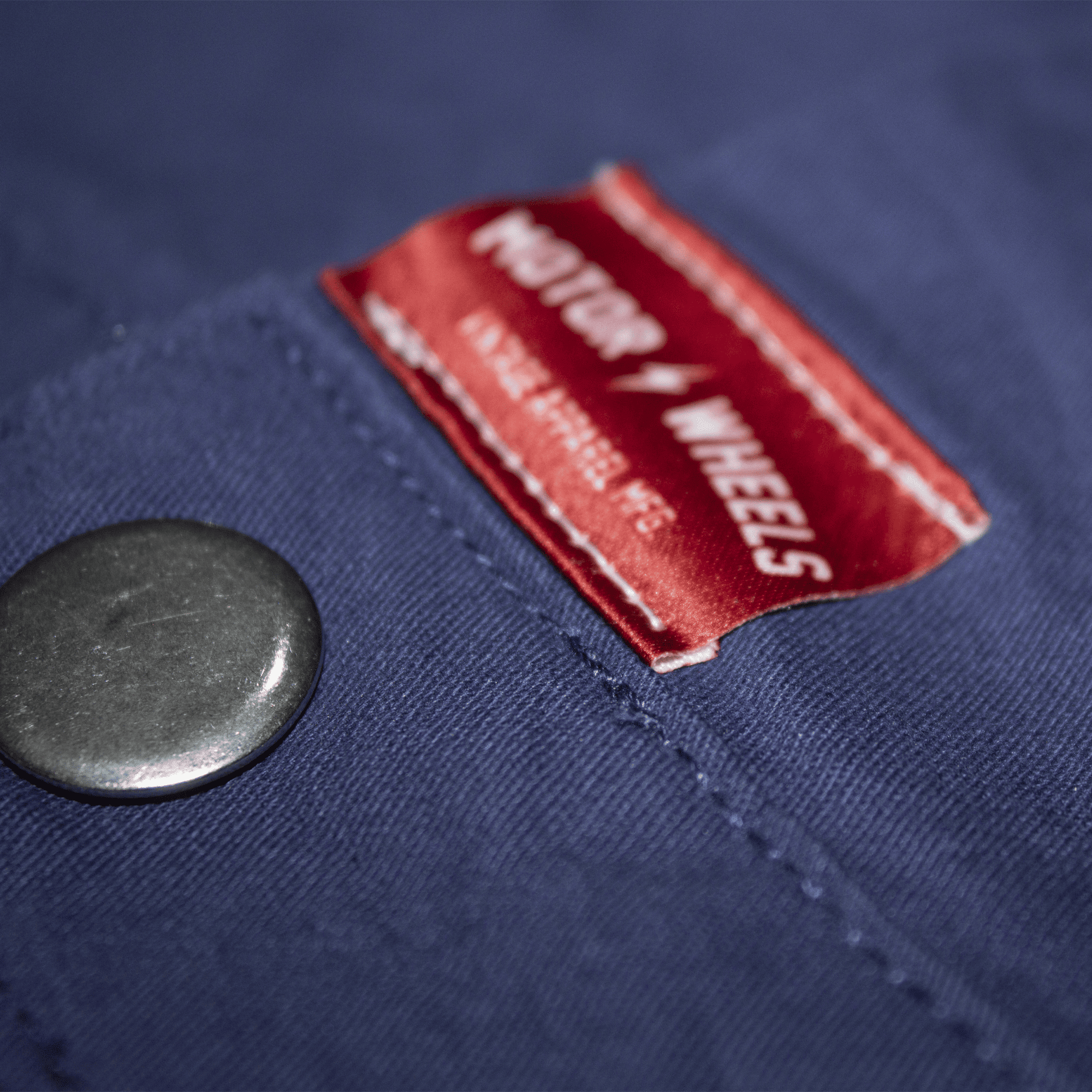 Veste de travail bleue "Dusty Ramblin’" Motor Wheels avec patch brodé, boutons-pression et style workwear vintage